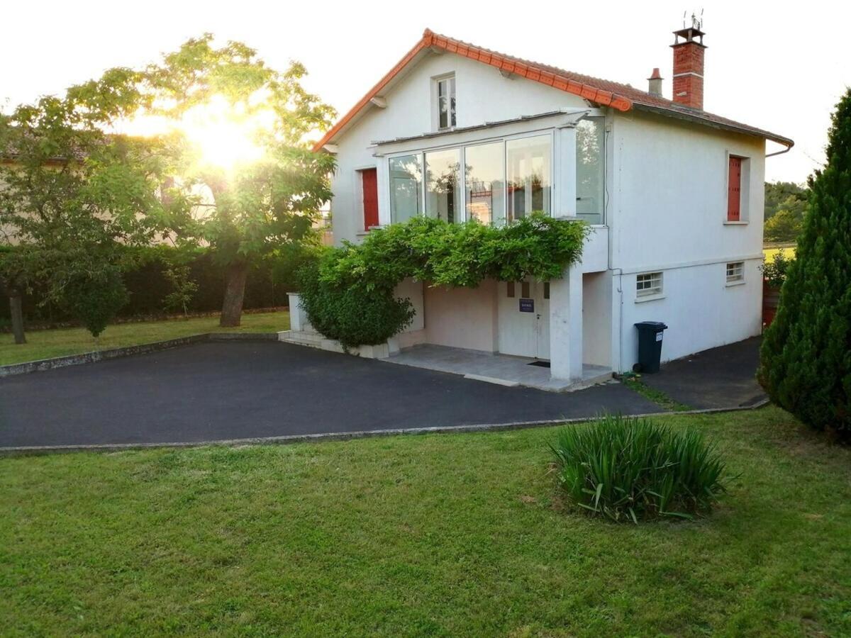 Gite Pavillon Kifadonfe 3 Ch Avec Cour Et Jardin Clos Villa Saint-Germain-Lembron Exterior photo